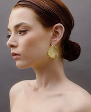 Load image into Gallery viewer, FLAT LEAF EARRINGS