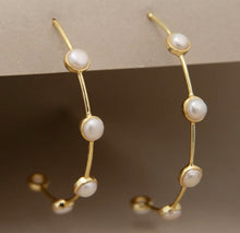 Load image into Gallery viewer, ROMA HOOPS IN PEARL
