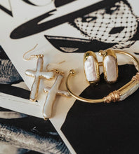 Load image into Gallery viewer, Helena Natural Pearl Cuff Gold
