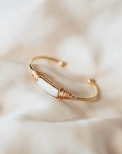 Load image into Gallery viewer, Helena Natural Pearl Cuff Gold
