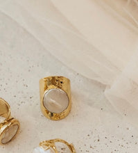 Load image into Gallery viewer, Luna Oversized Pearl Gold Dress Ring
