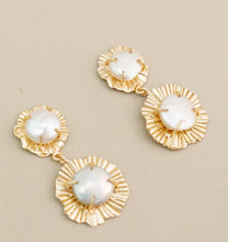 Load image into Gallery viewer, STARDUST PEARL EARRINGS
